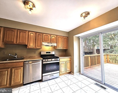 4718 Gainsborough Drive - Photo Thumbnail 8