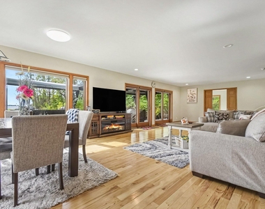 1736 Parker Drive - Photo Thumbnail 4