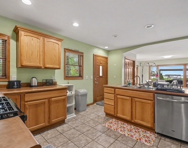 1736 Parker Drive - Photo Thumbnail 5