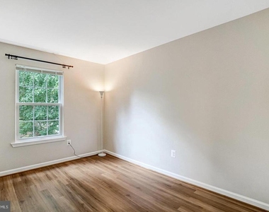 7729 Inversham Drive - Photo Thumbnail 25