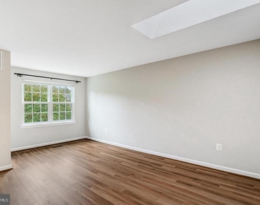 7729 Inversham Drive - Photo Thumbnail 28