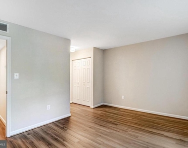 7729 Inversham Drive - Photo Thumbnail 21