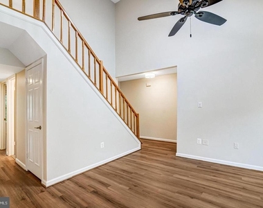 7729 Inversham Drive - Photo Thumbnail 6