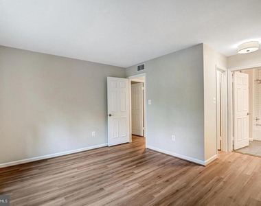 7729 Inversham Drive - Photo Thumbnail 20