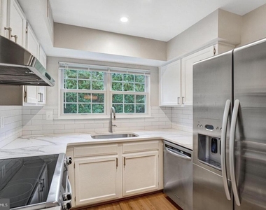 7729 Inversham Drive - Photo Thumbnail 12