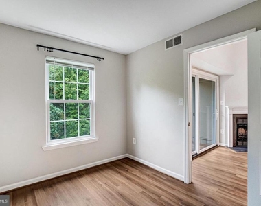 7729 Inversham Drive - Photo Thumbnail 8