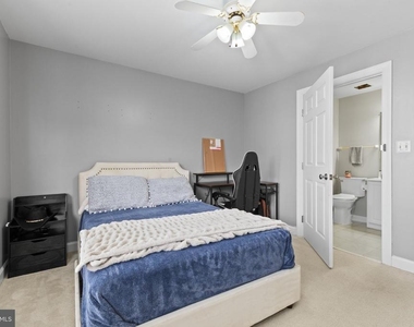 8311 Bluebird Way - Photo Thumbnail 12