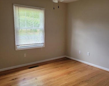 2720 Martinsburg Pike - Photo Thumbnail 14