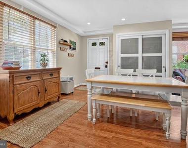 1527 Woodbine Street - Photo Thumbnail 3