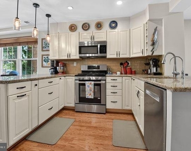 1527 Woodbine Street - Photo Thumbnail 2