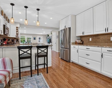 1527 Woodbine Street - Photo Thumbnail 6