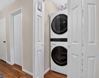 1527 Woodbine Street - Photo Thumbnail 20