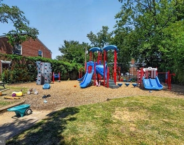 1527 Woodbine Street - Photo Thumbnail 21