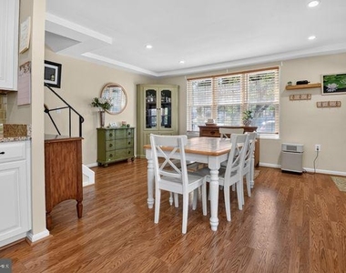 1527 Woodbine Street - Photo Thumbnail 4