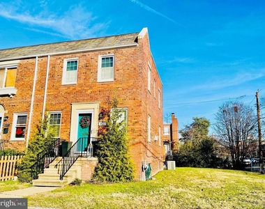 1601 Princess Street - Photo Thumbnail 3