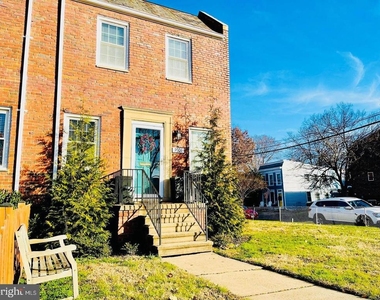 1601 Princess Street - Photo Thumbnail 2