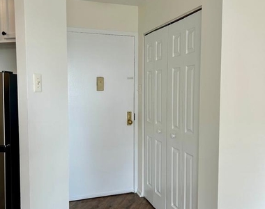 5340 Holmes Run Parkway - Photo Thumbnail 2