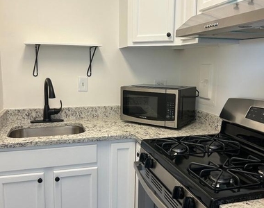 5340 Holmes Run Parkway - Photo Thumbnail 8
