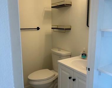 5340 Holmes Run Parkway - Photo Thumbnail 14
