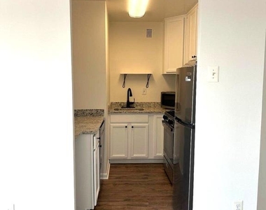 5340 Holmes Run Parkway - Photo Thumbnail 4