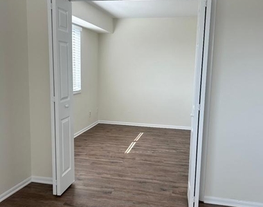 5340 Holmes Run Parkway - Photo Thumbnail 10