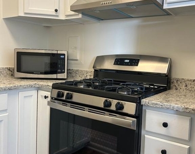 5340 Holmes Run Parkway - Photo Thumbnail 5