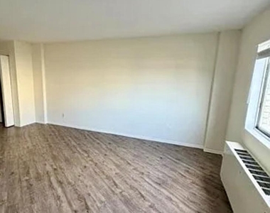 5340 Holmes Run Parkway - Photo Thumbnail 3