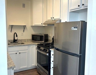 5340 Holmes Run Parkway - Photo Thumbnail 6