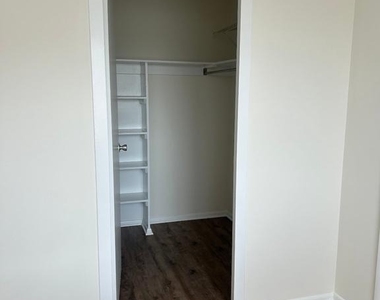 5340 Holmes Run Parkway - Photo Thumbnail 12