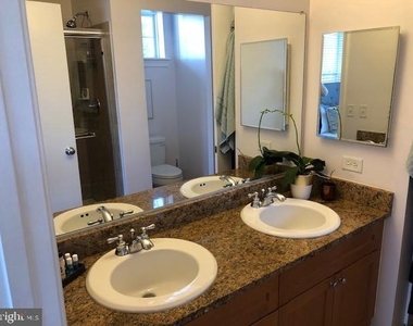 1633 Colonial Terrace - Photo Thumbnail 10