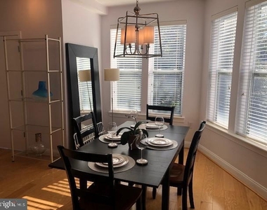 1633 Colonial Terrace - Photo Thumbnail 5
