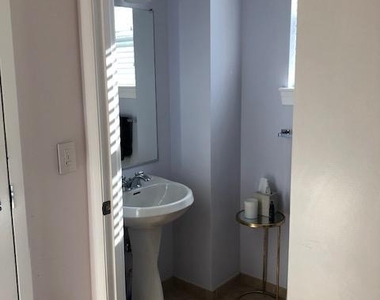 1633 Colonial Terrace - Photo Thumbnail 4