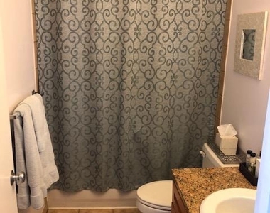 1633 Colonial Terrace - Photo Thumbnail 9