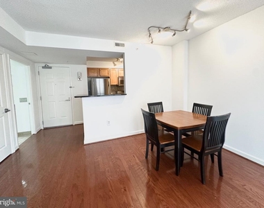 880 N Pollard Street - Photo Thumbnail 1