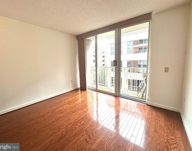 880 N Pollard Street - Photo Thumbnail 4