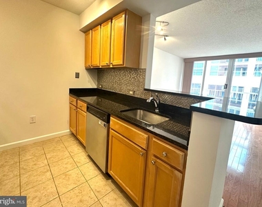 880 N Pollard Street - Photo Thumbnail 11