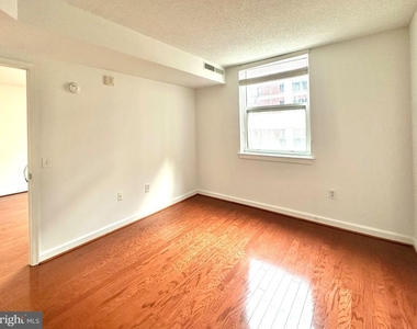 880 N Pollard Street - Photo Thumbnail 14
