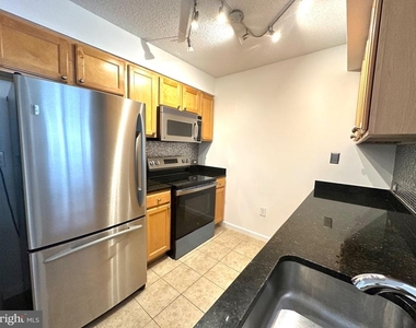 880 N Pollard Street - Photo Thumbnail 12