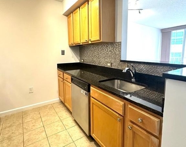 880 N Pollard Street - Photo Thumbnail 10