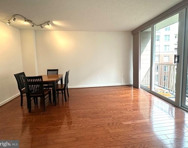 880 N Pollard Street - Photo Thumbnail 5