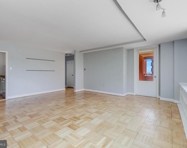 1021 Arlington Boulevard - Photo Thumbnail 10