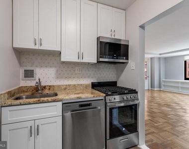 1021 Arlington Boulevard - Photo Thumbnail 18