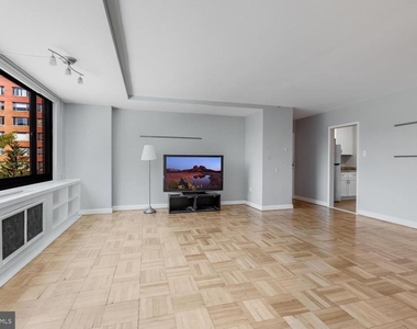 1021 Arlington Boulevard - Photo Thumbnail 6