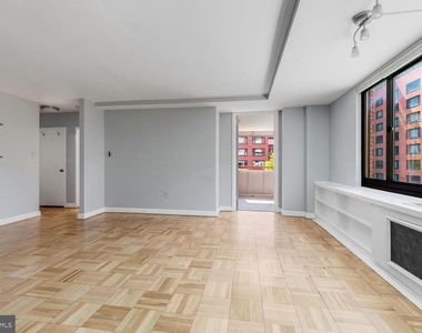 1021 Arlington Boulevard - Photo Thumbnail 11