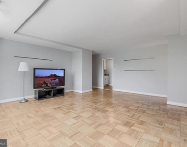 1021 Arlington Boulevard - Photo Thumbnail 1