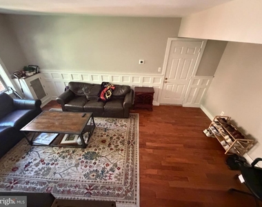1742 Rhodes Street N - Photo Thumbnail 10