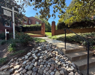 1742 Rhodes Street N - Photo Thumbnail 2