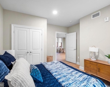 1420 Chestnut Street - Photo Thumbnail 12