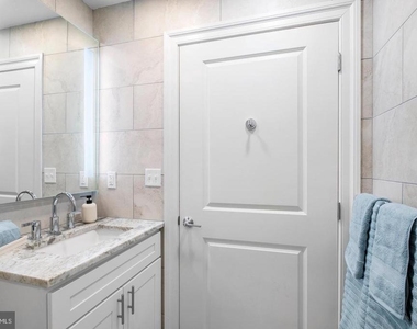 1420 Chestnut Street - Photo Thumbnail 14
