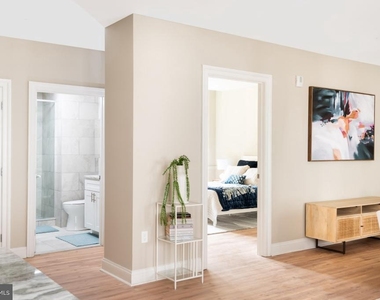 1420 Chestnut Street - Photo Thumbnail 9